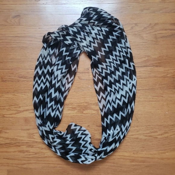 Infinity scarf - Picture 1 of 2